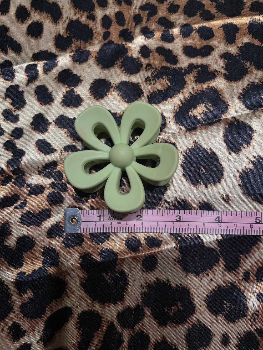H&M Light Green Flower Shaped Claw Hair Clip